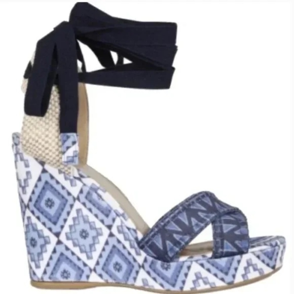 THEODORA & CALLUM X STUART WEITZMAN BIARRITZ HOLIDAY BLUE AZTEC PRINT WEDGE